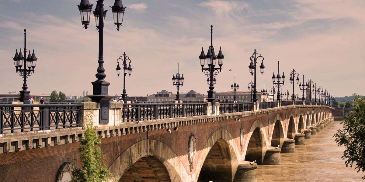 pont de pierre bordeaux la Garonne