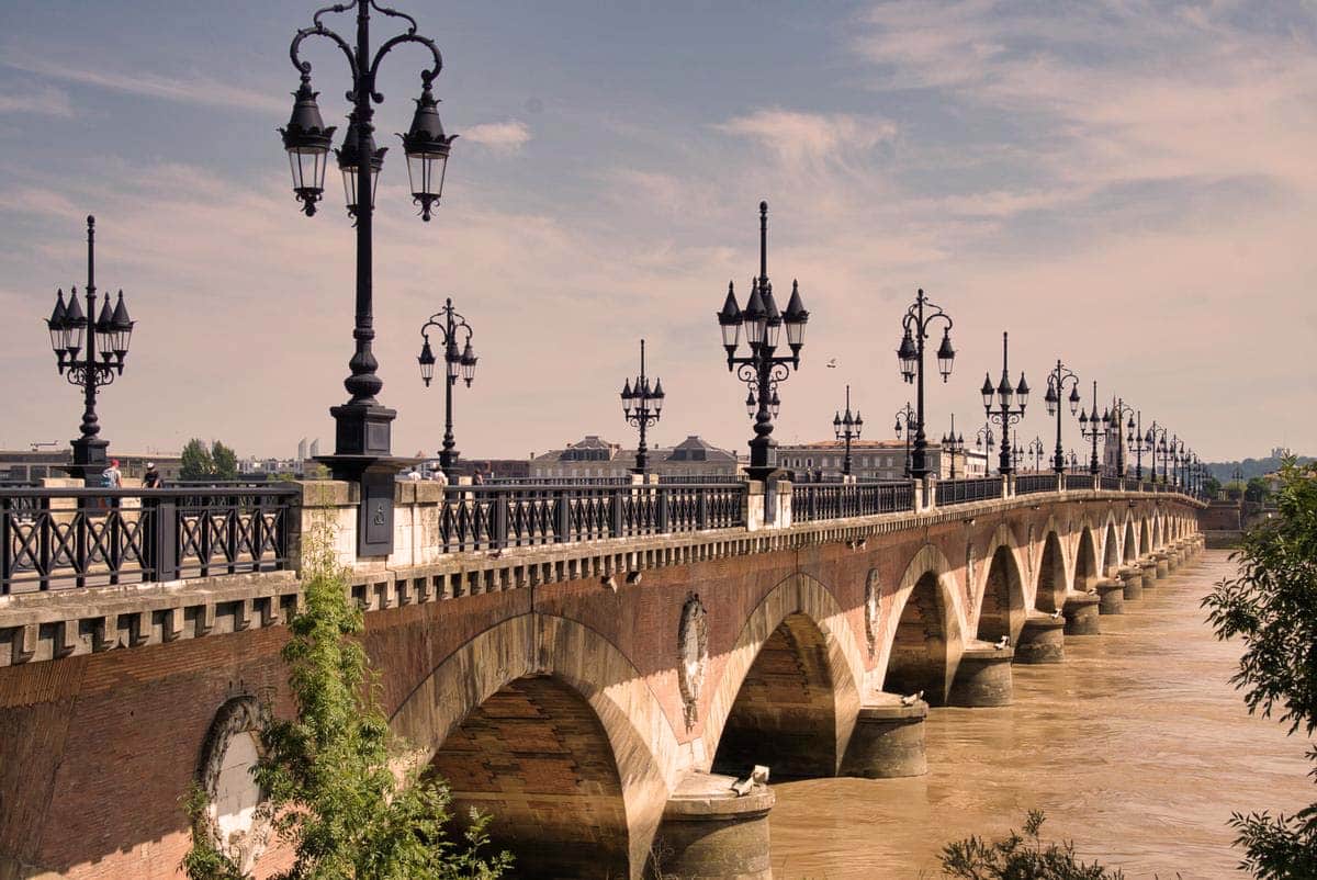 pont de pierre bordeaux la Garonne