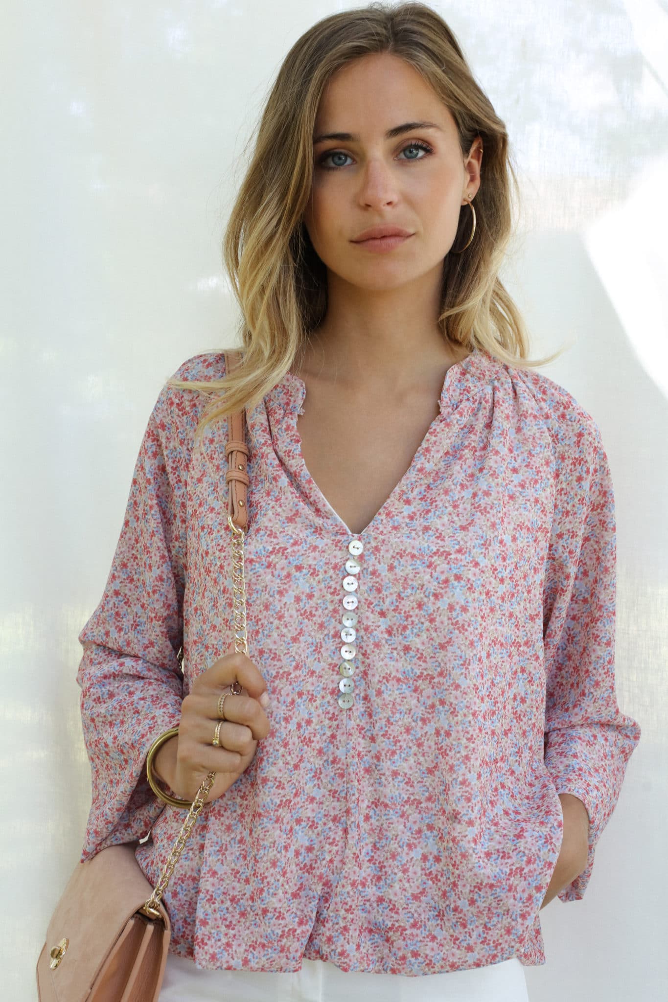 Floral printed blouse Mother-of-pearl buttons