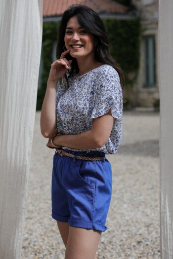 Shooting model wearing current blouse printed pinks blue sleeves short sleeves