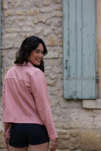 Photo shooting Brown model wearing current jacket Gabardine pink blush from the back