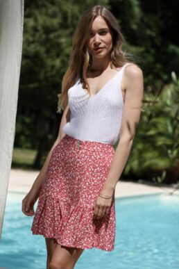 Shooting by the pool Model with two-tone red floral short skirt and white knitted top