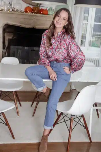 jean slim 5 poches avec blouse rose fuchsia imprimée