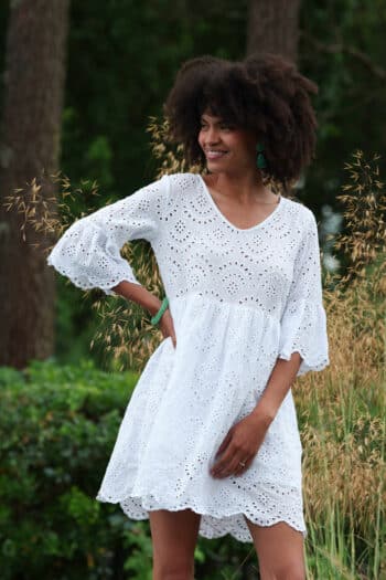 robe femme,robe broderie anglaise,robe blanche,robe blanche femme,robe ajourée femme,robe mode femme,robe grande taille,robe large femme,robe droite pour femme